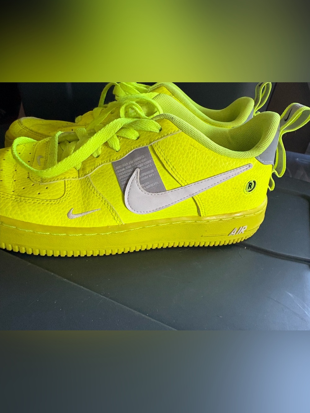Neon yellow Air Force kids 6.5Y - Picture 9 of 15